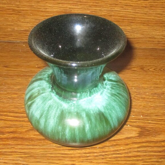Vintage Blue Mountain Pottery 5" Tall Vase Green Drip Style with BMP (Green) - Picture 1 of 3